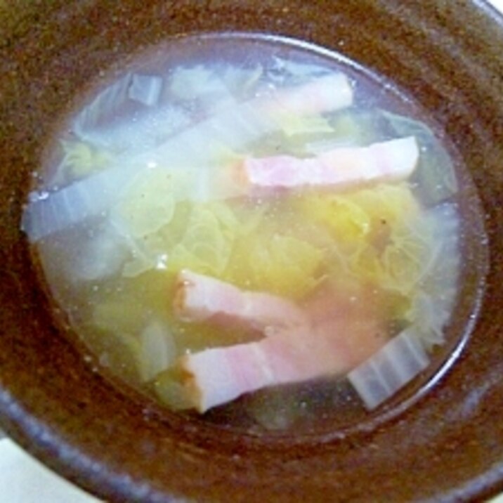 白菜とベーコンの中華スープ
